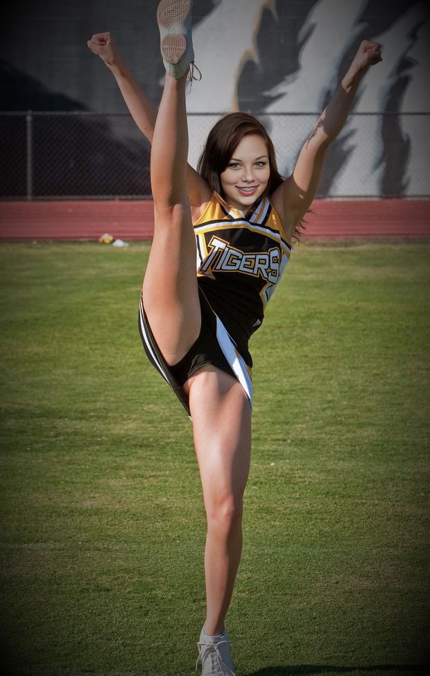 Cheerleader Upskirt