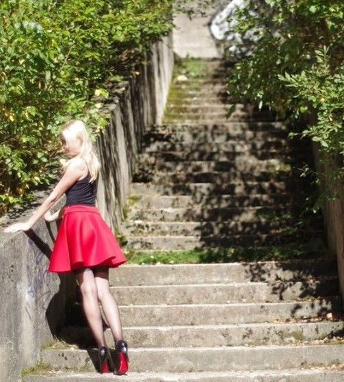 Blondie Insta Girlie Posing Outdoors In Red Miniskirt Nylons & Heels