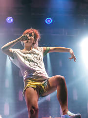 Lily Allen Panties View Up Her Shorts On Stage