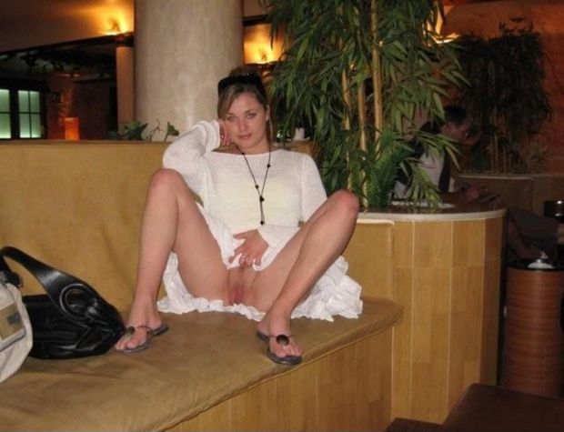 Gf Underskirt In The Lobby
